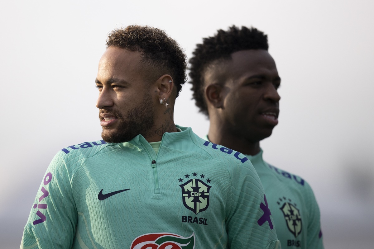 Neymar em seu primeiro treino pela seleção na preparação para a Copa