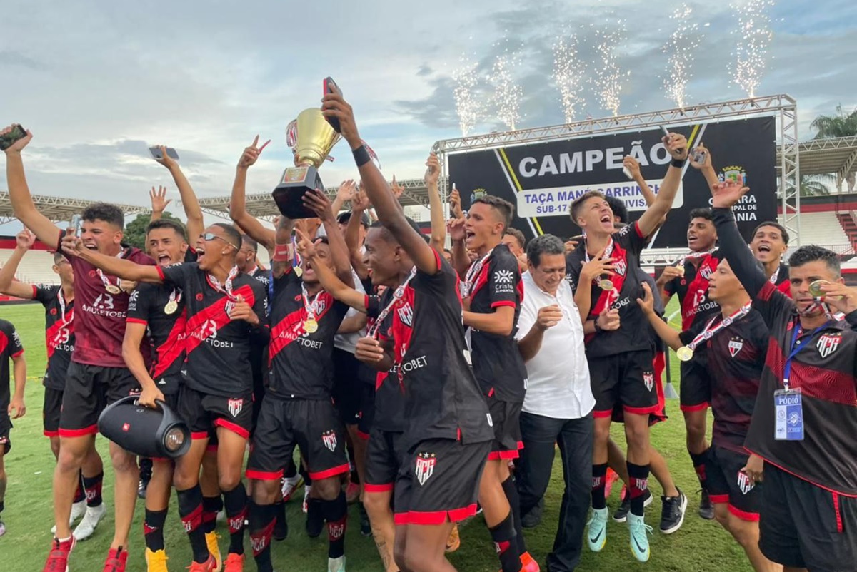 Jogadores do Atlético Goianiense comemoram título da Taça Mané Garrincha Sub-17