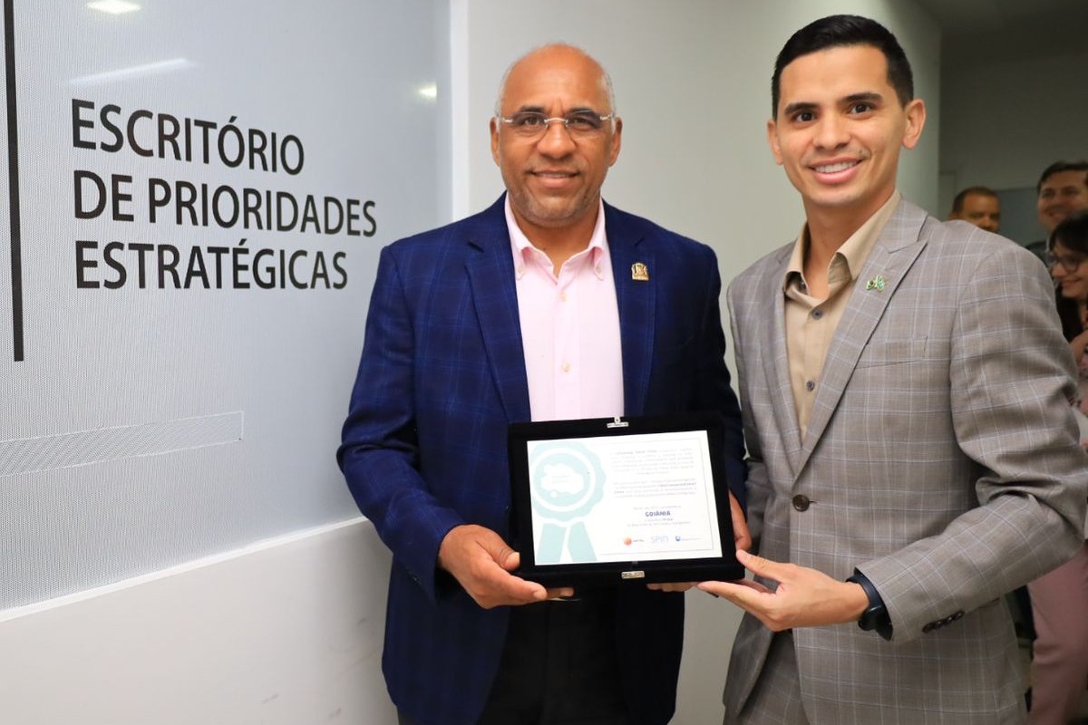 Rogério Cruz recebe selo prata de cidades inteligentes: 