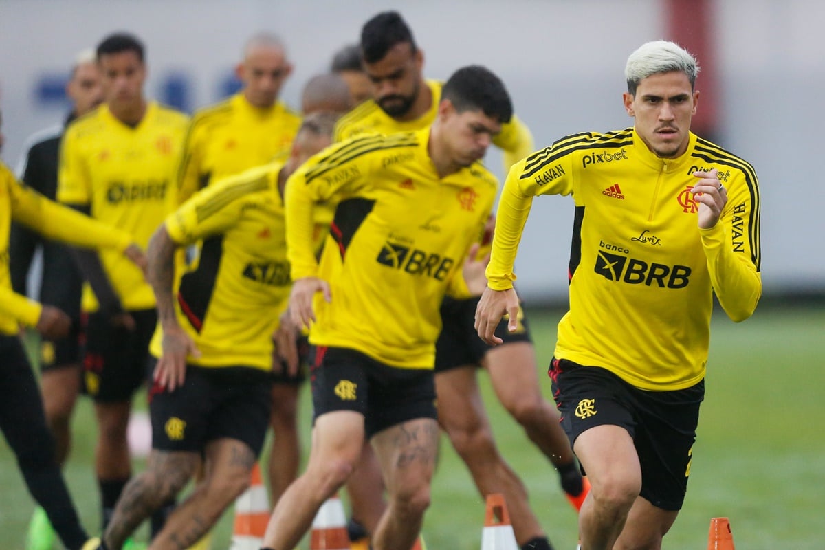 Jogadores do Flamengo durante atividade no Ninho do Urubu