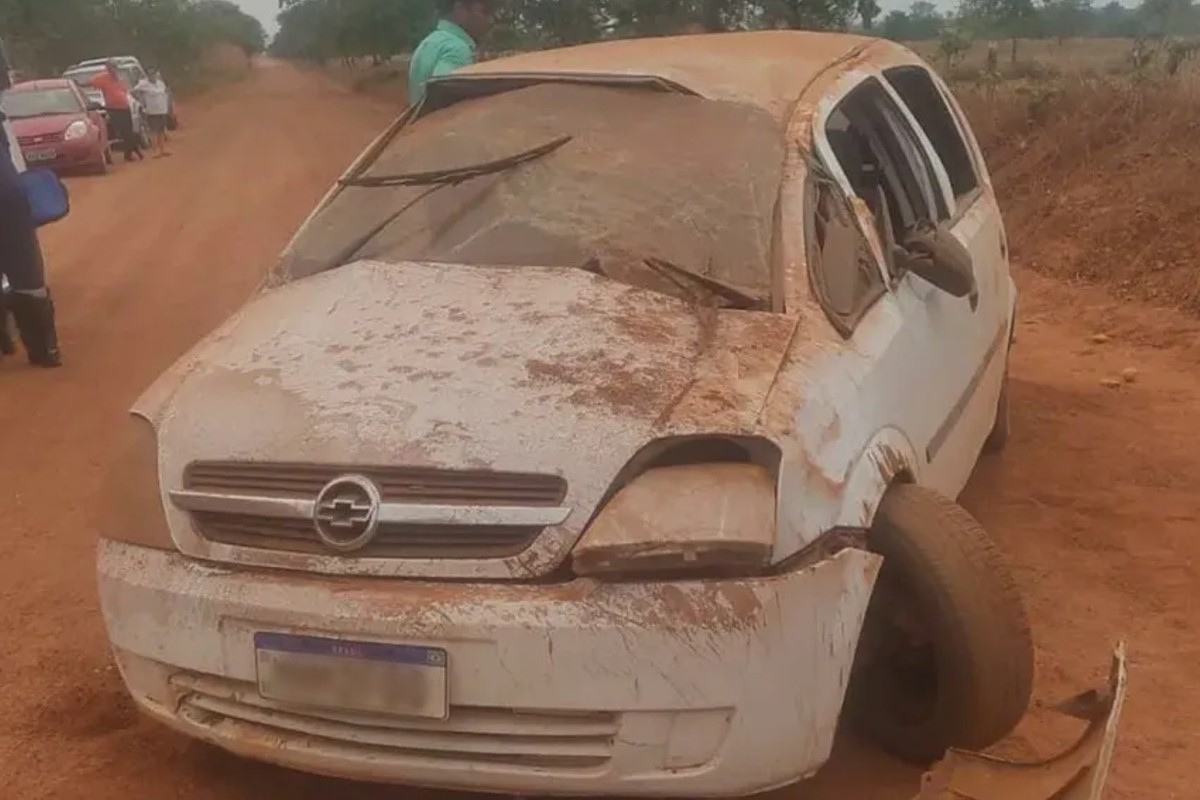 Casal e quatro crianças ficam feridas após capotamento na GO-353 em Porangatu