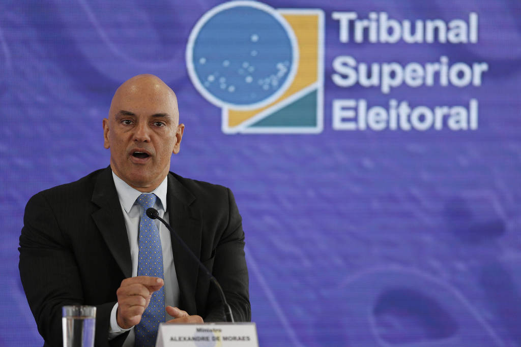 Moraes dá 48 horas para Defesa entregar relatório de fiscalização paralela das urnas