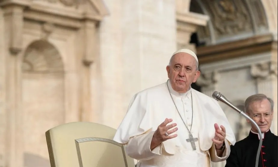 Bênçãos a casais homoafetivos são rápidas e simples, diz Vaticano Papa Francisco autorizar bênção a casais gays