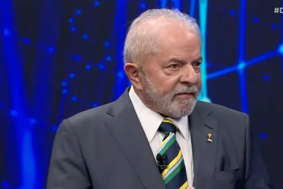 ex-presidente Luiz Inácio Lula da Silva (PT) durante debate neste domingo (Foto: Reprodução)