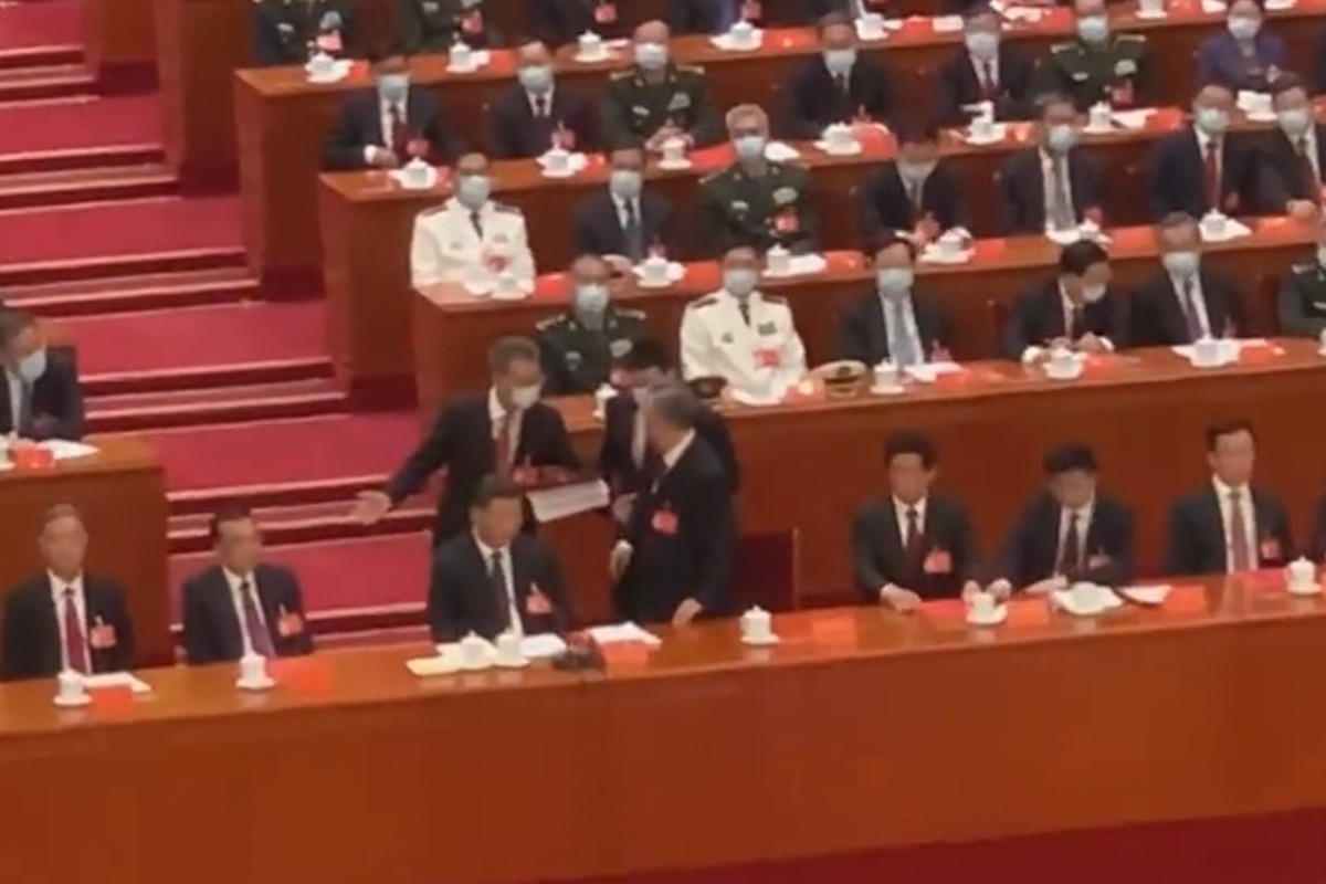 Antecessor de Xi Jinping é retirado do Congresso do Partido Comunista (Foto: Reprodução)