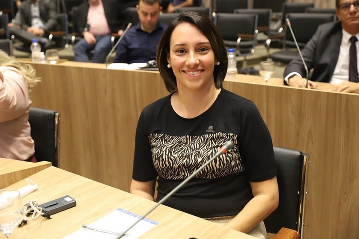 Verônica Savatin assume secretaria de Saúde de Senador Canedo