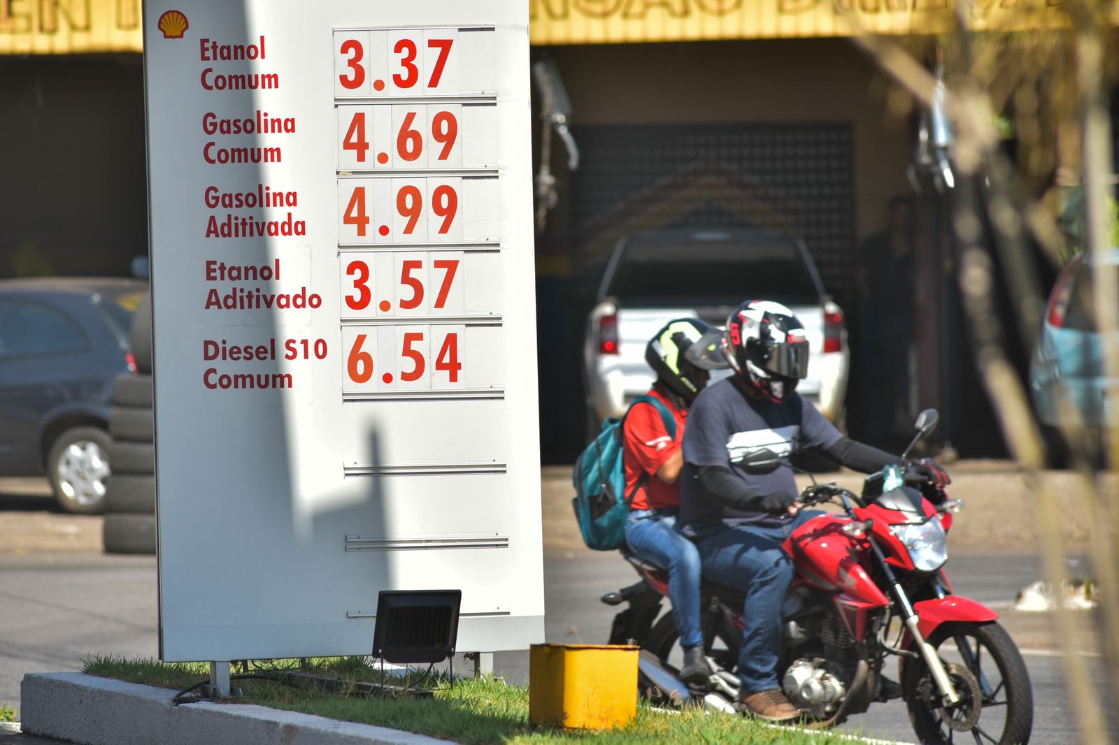 Goiás teve leve redução de R$ 0,07 no preço da gasolina, ao contrário de estados brasileiros que tiveram alta no combustível. (Foto: Jucimar de Sousa/Mais Goiás)