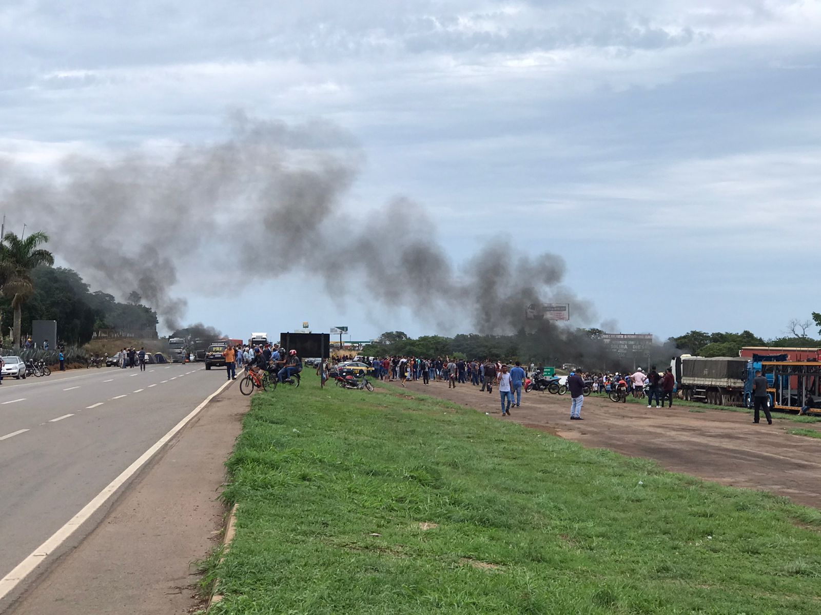 Manifestação já ultrapassa 8h na BR-060. (Foto: Recordtv)