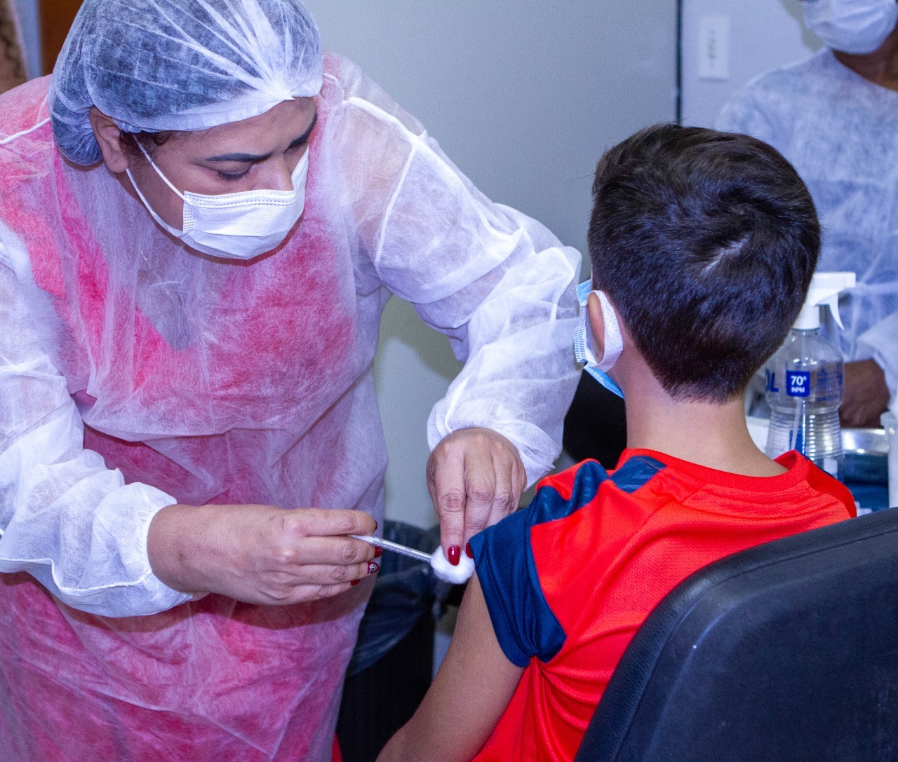 As crianças e adolescentes que se imunizarem no Dia D de Vacinação, no próximo sábado (8), ganharão ingressos para um clube de Goiânia. (Foto: divulgação/Prefeitura)