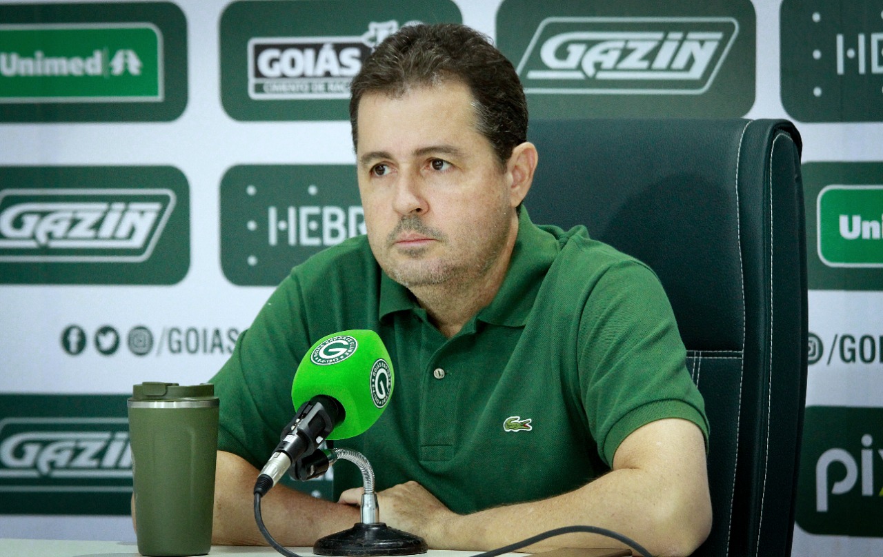 Paulo Rogério Pinheiro, presidente do Goiás em coletiva