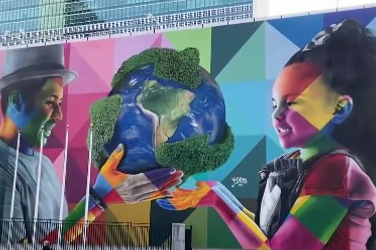 Eduardo Kobra completa 35 anos de carreira e inaugura painel na ONU (Foto: Reprodução/Youtube)