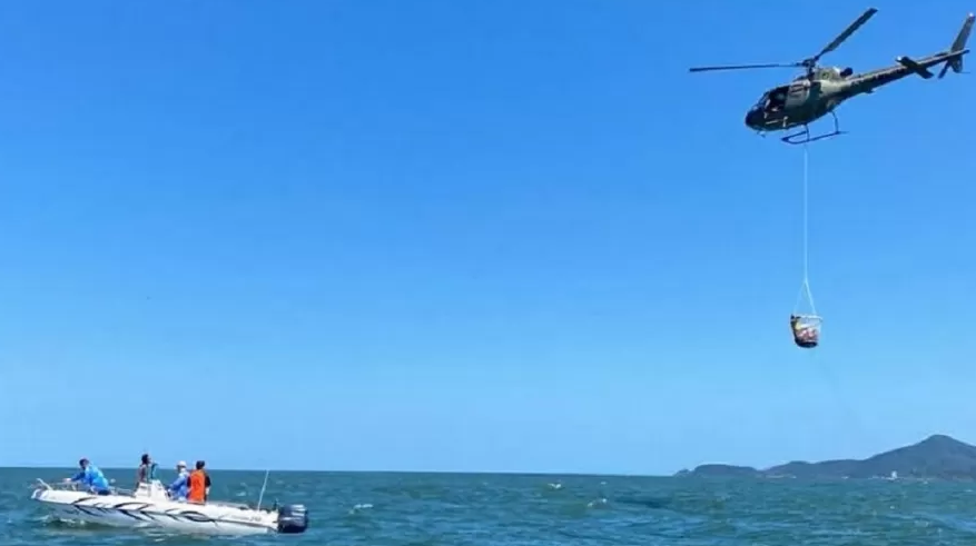 Homem vai pescar e acha malas com 120 quilos de drogas em Santa Catarina