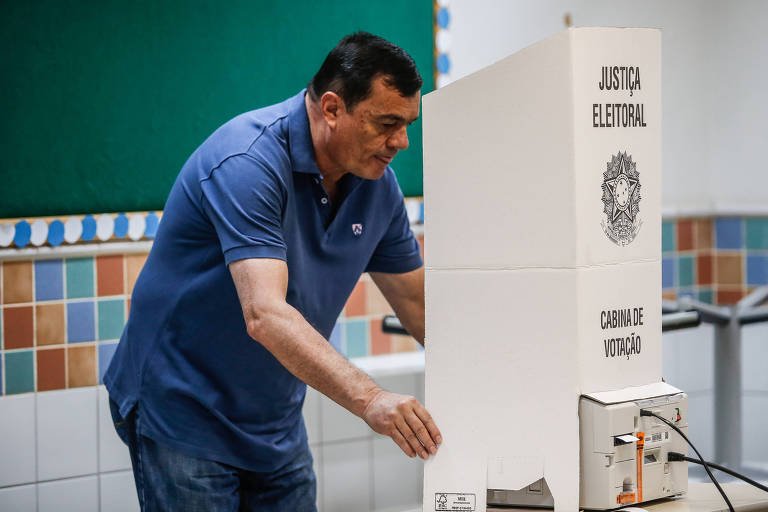 Ministro da Defesa vota e evita falar sobre auditorias das urnas (Foto: Reprodução/Twitter)