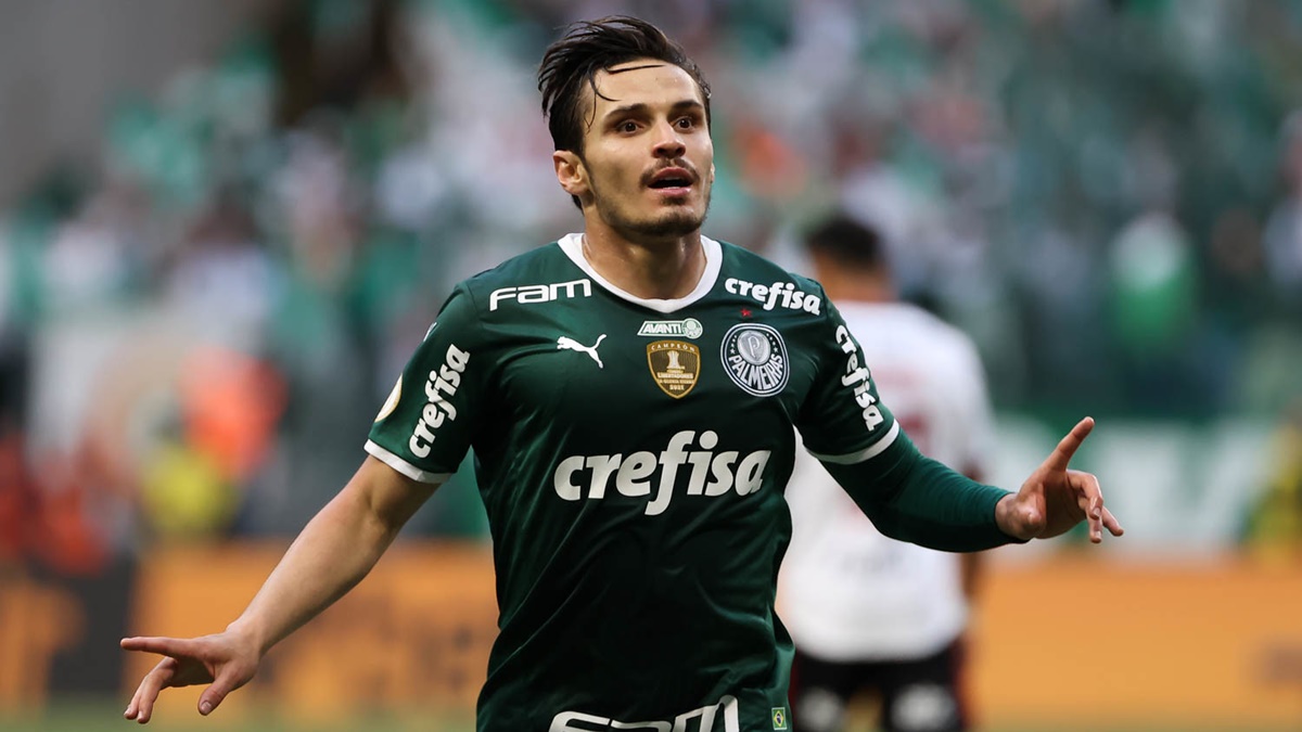Raphael Veiga comemora gol pelo Palmeiras