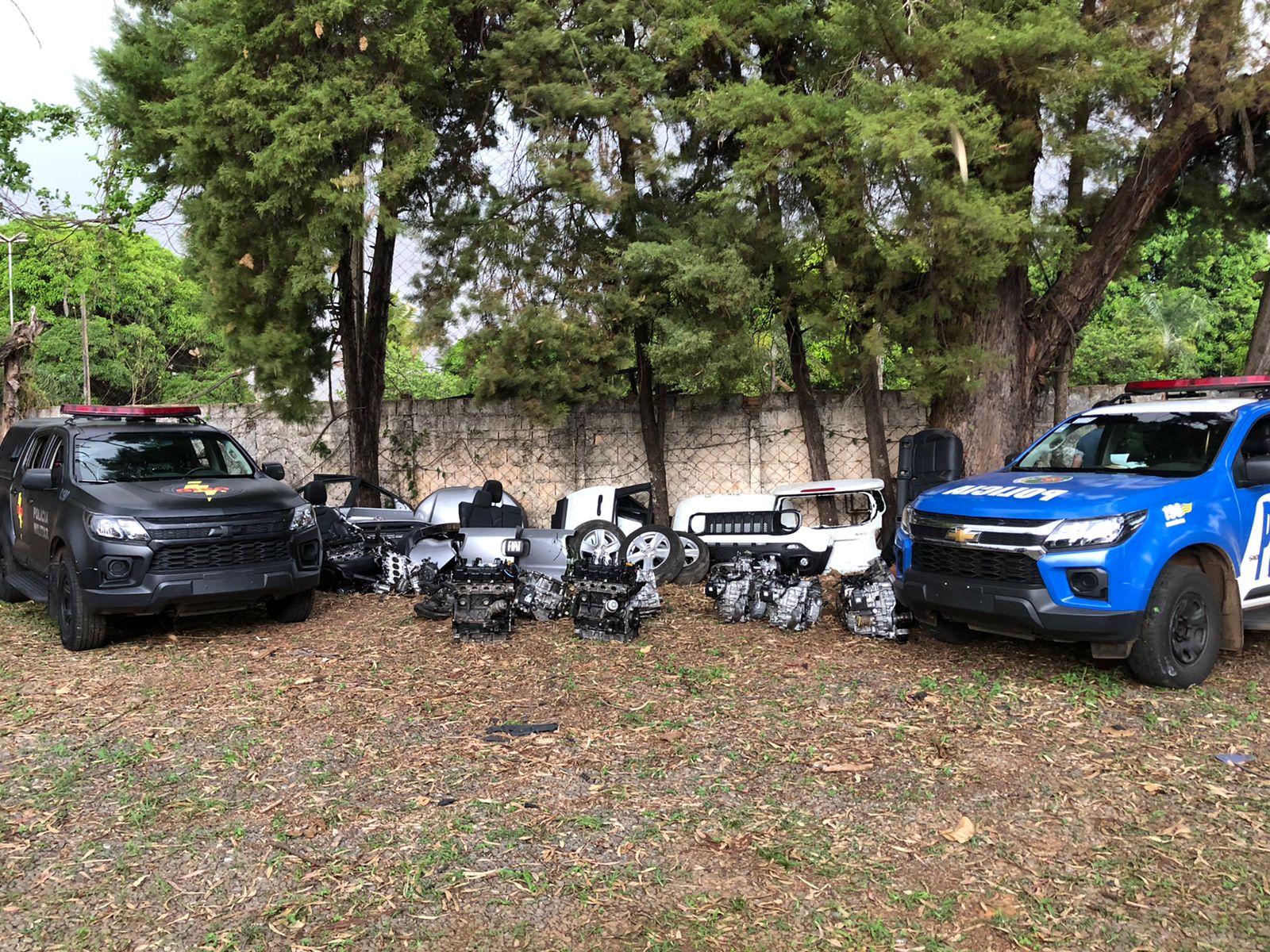 Peças de carros de luxo roubadas no Rio de Janeiro são encontradas em loja de Goiânia