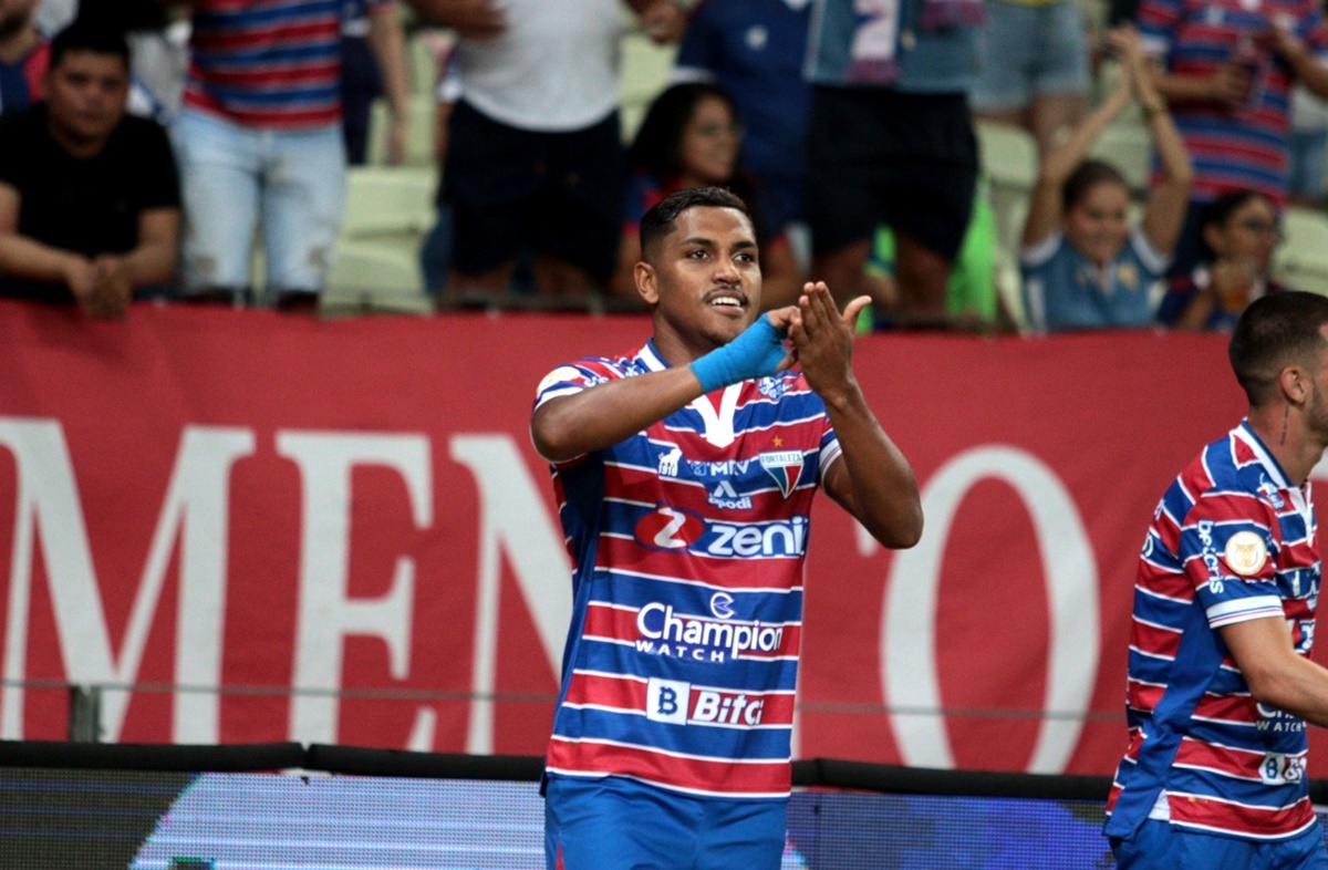 Pedro Rocha comemora gol do Fortaleza contra o Flamengo
