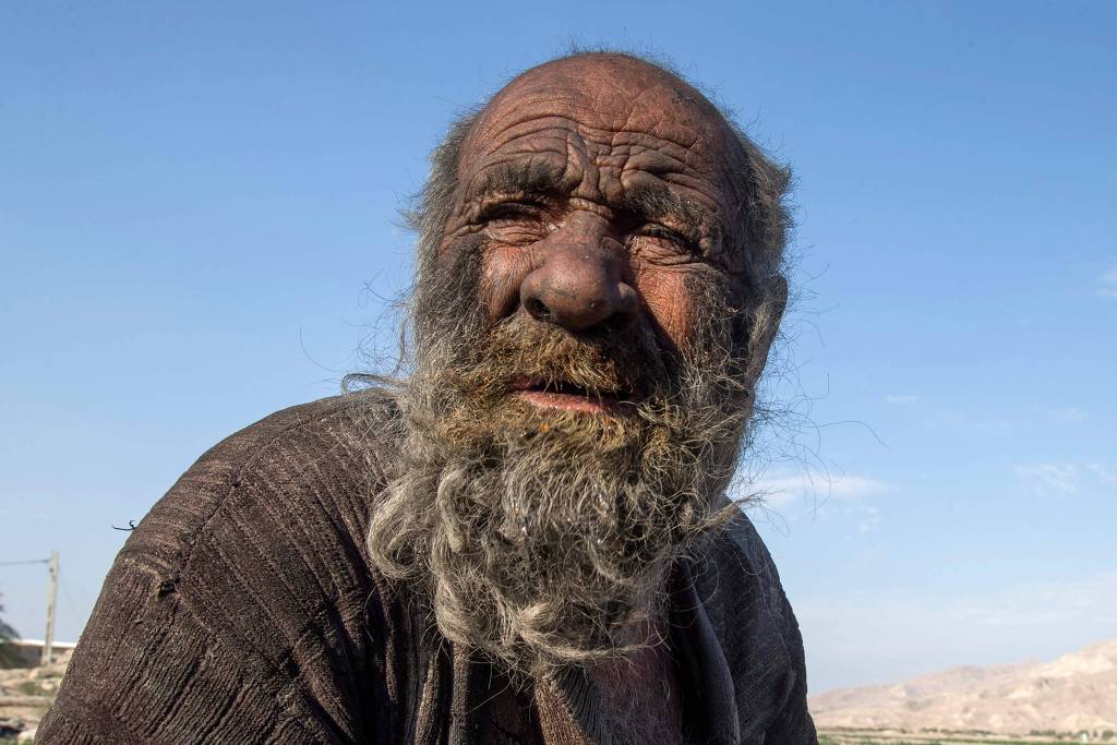 Iraniano tinha 94 anos e morreu no último domingo (23) Homem mais sujo do mundo morre 2 meses após tomar primeiro banho