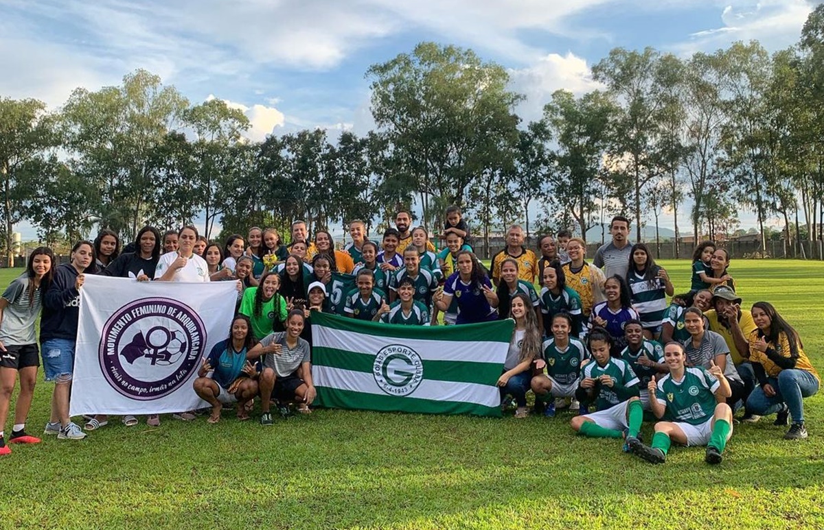 Equipe do Aliança/Goiás comemora título do Goianão