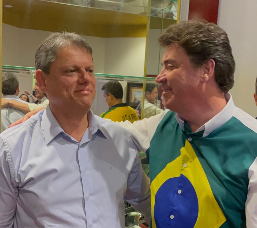 Wilder acompanha apuração de São Paulo na casa de Tarcísio, candidato ao governo