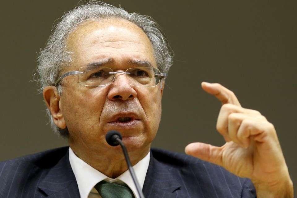Guedes critica teto de gastos e justifica furos do governo Bolsonaro: 'foi mal construído'