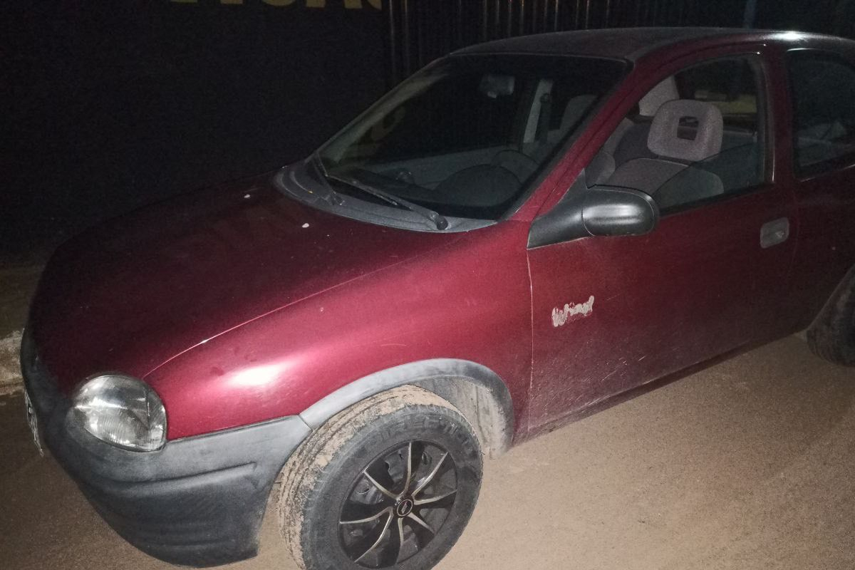 A Polícia Militar (PM) prendeu um homem e apreendeu uma adolescente por suspeita de traficar R$ 15 mil em drogas, na noite dessa terça-feira (1°). Caso aconteceu nas proximidades do Povoado Quincas Mariano, divisa com o estado de Minas Gerais.