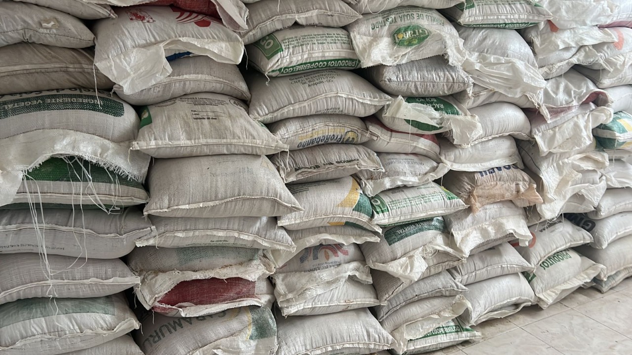 Quadrilha usava produtos adquiridos de forma ilícita para compor mistura falsificada para venda (Foto: divulgação/PC)