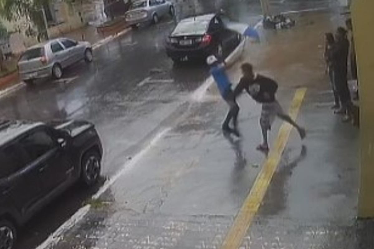 Preso suspeito de matar rival com golpes de facão no Centro de Goiânia (Foto: Reprodução)