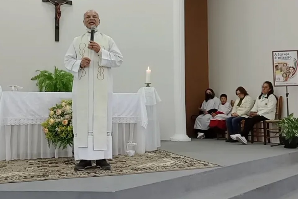 Padre da Paróquia Nossa Senhora da Luz, da Comunidade Nossa Senhora do Carmo, em Fazenda Rio Grande (PR) (Foto: Reprodução)