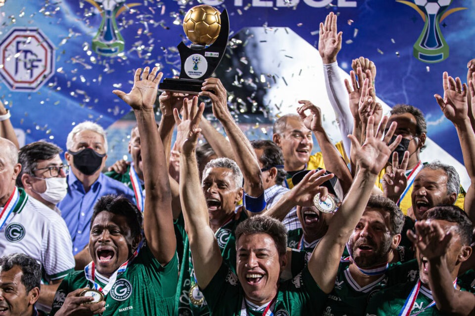 Goiás comemorando título da Copa Master