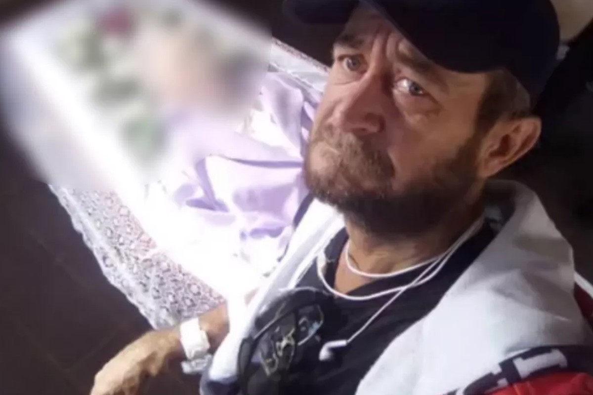Suspeitos de matar homem que ficou conhecido por velar a mãe sozinho vão a júri (Foto: Reprodução)