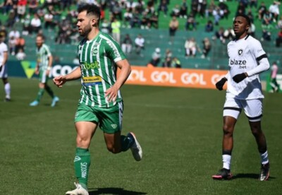 Rodrigo Soares em jogo pelo Juventude