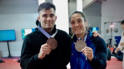 Mayra Aguiar e Rafael Macedo com medalhas de bronze