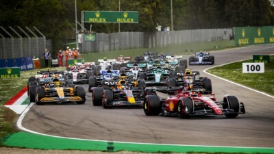 Carros da Fórmula 1 em disputa em 2022