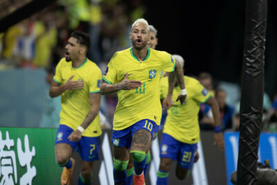 Neymar comemorando gol marcado contra a Croácia