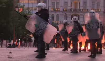 Grécia registra confrontos em manifestações contra violência policial