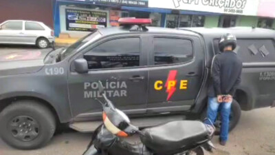 A Polícia Militar (PM) prendeu um homem suspeito de furtar uma moto, nesta terça-feira (13), na cidade de Caldas Novas.