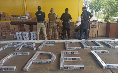 Foram apreendidos diversos equipamentos eletrônicos e cigarros contrabandeados PRF apreende carga ilegal avaliada em R$ 4 mi, em Guapó
