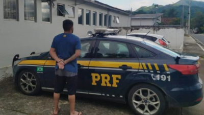 A Polícia Rodoviária Federal (PRF) de São Paulo prendeu Rivonaldo de Moura Xavier, suspeito de mandar matar um homem em Aparecida de Goiânia