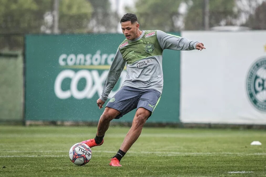 Val não irá ficar no Atlético Goianiense