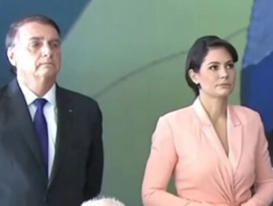 Bolsonaro e Michelle choram durante evento militar em Brasília