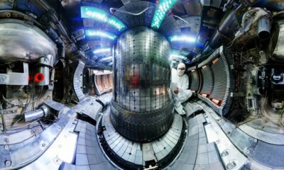 Interior do reator de fusão nuclear do MIT, que também faz experimentos com fusão nuclear (Foto: MIT/Bob Mumgaard/reprodução)