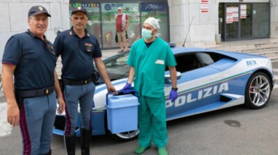"Viajando para entregar o melhor presente de Natal", publicou Polícia da Itália atravessa país de Lamborghini para entregar dois rins