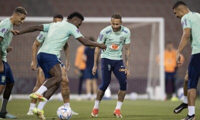 Neymar em treino da seleção brasileira