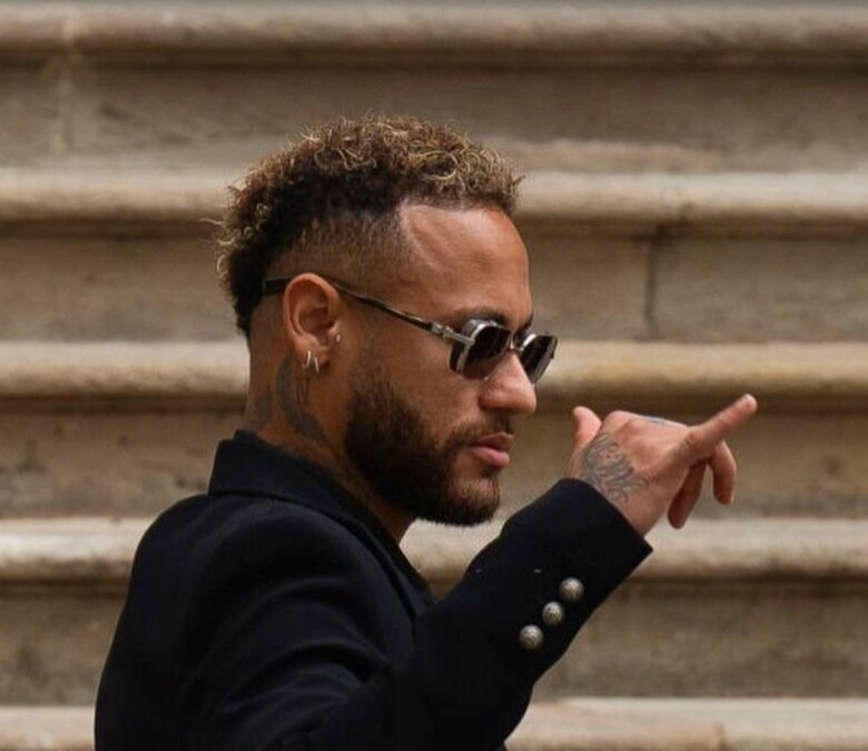 Neymar durante julgamento na Espanha