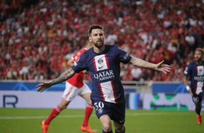 Lionel Messi comemorando gol pelo PSG