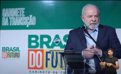 Presidente eleito agradeceu Lira e Pacheco na aprovação da PEC da Transição Lula anuncia 16 ministros críticas à gestão de Bolsonaro