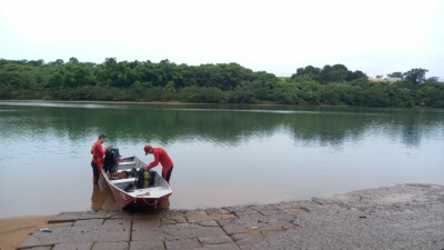 Homem que desapareceu depois de tentar atravessar, a nado, o Rio Paranaíba, em Itumbiara, estava possivelmente embriagado, segundo o Corpo de Bombeiros. (Foto: divulgação)
