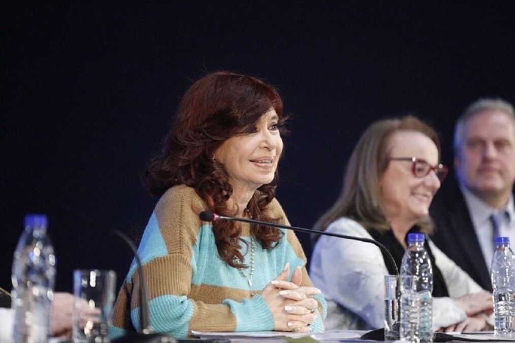 Cristina Kirchner é condenada por corrupção a 6 anos de prisão, mas não irá presa agora