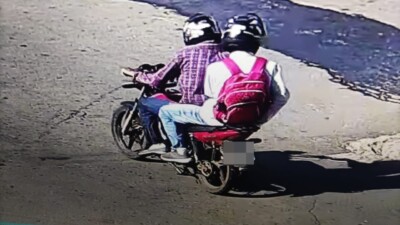 Motocicleta usada por suspeitos foi apreendida pela PM Dupla é presa com oito celulares roubados no Setor Rosa dos Ventos