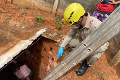 Mulher cai em cisterna vazia de 3m, em Ipameri